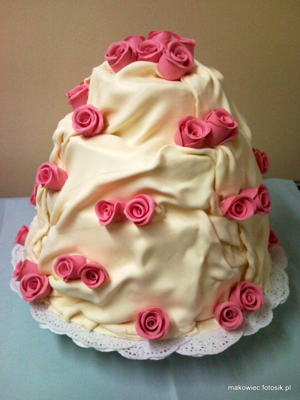 Suknia Panny Młodej Ekrii- z różowymi różami #tort #suknia #sukienka #ślub #wesele