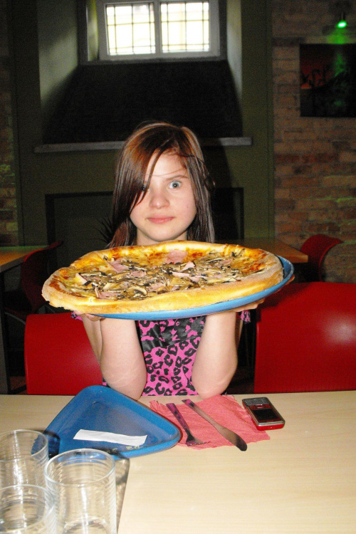 Jak zjem taką pizzę, to dopiero będę duża! Wzdłuż i w szerz!