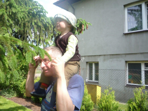 24 maja 2009, Mikołaja zabawy w ogrodzie z tatą