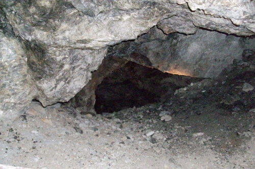 W kopalni złota w Złotym Stoku-kilkadziesiąt metrów pod ziemią.