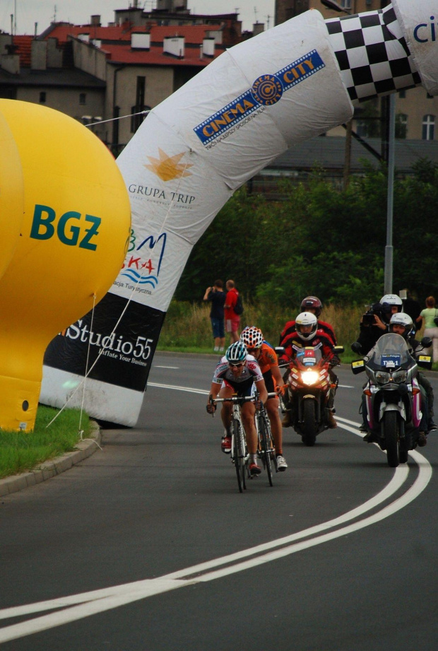 Nie wiem czy ogladaliscie ale wczorajszy etap Tour de Pologne jechal mi.in ulicami Katowic tutaj na zdjeciu jedna z nieudanych ucieczek