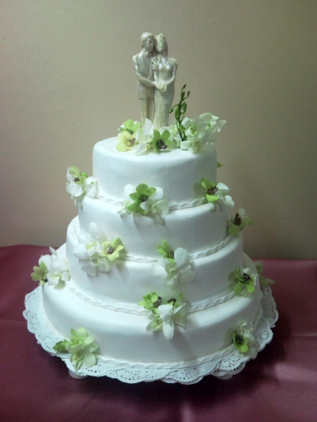 Torcik weselny 14 kg ze storczykami biało - zielonymi #wesele #tort #kościół #storczyki