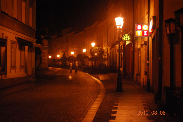 Zlotoryja, ulica...hmm wstyd ale nie pamiétam eee BASZTOWA? #Zotoryja #noc #miasto
