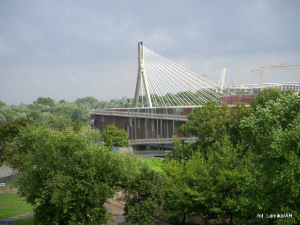 Biblioteka UW - widok z dachu na Centrum Nauki Kopernik (w budowie) i Most Świętokrzyski
