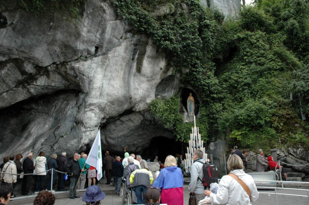 LOURDES-GROTA OBJAWIEŃ #LOURDES #MIASTA #BAZYLIKI