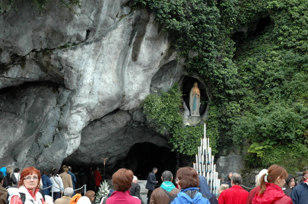 LOURDES-GROTA OBJAWIEŃ #LOURDES #MIASTA #BAZYLIKI