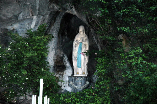 LOURDES-GROTA OBJAWIEŃ #LOURDES #MIASTA #BAZYLIKI