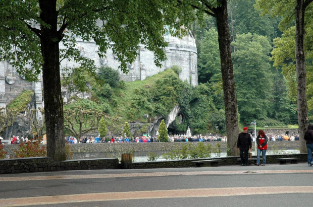 LOURDES-GROTA OBJAWIEŃ #LOURDES #MIASTA #BAZYLIKI