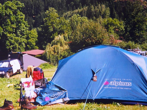 14.08.2001 Nasz namiot na kampingu Les Houches (1007 m), Francja niedaleko Chamonix. #Alpy #Francja #kamping