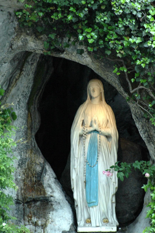 LOURDES-GROTA OBJAWIEŃ #LOURDES #MIASTA #BAZYLIKI