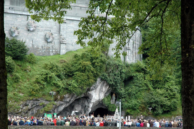 LOURDES-GROTA OBJAWIEŃ #LOURDES #MIASTA #BAZYLIKI