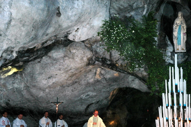 LOURDES-GROTA OBJAWIEŃ #LOURDES #MIASTA #BAZYLIKI