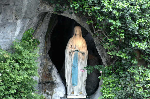 LOURDES-GROTA OBJAWIEŃ #LOURDES #MIASTA #BAZYLIKI