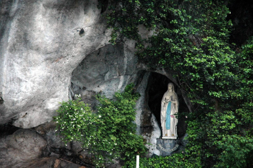 LOURDES-GROTA OBJAWIEŃ #LOURDES #MIASTA #BAZYLIKI