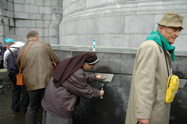 LOURDES-PRZY ŹRÓDEŁKU #LOURDES #MIASTA #BAZYLIKI