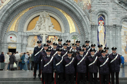 LOURDES-PIELGRZYMI #LOURDES #MIASTA #BAZYLIKI