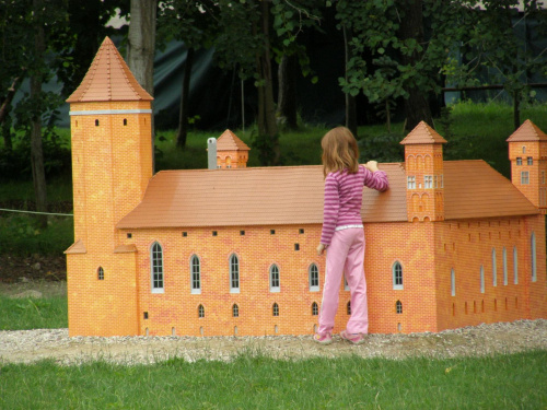 Najgorszy park miniatur jaki widziałam :) 10,00 zł lepiej wydać na gofra ...