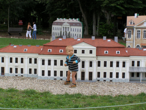 Najgorszy park miniatur jaki widziałam :) 10,00 zł lepiej wydać na gofra ...