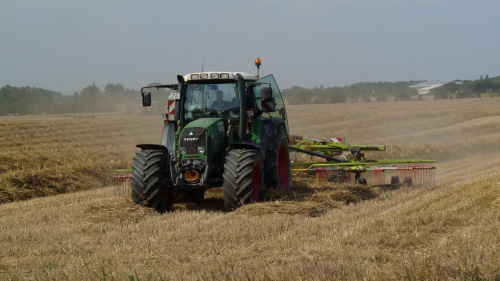 #żniwa #kombajn #traktor #ciągnik #przyczepa #zboże #snopki