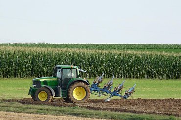 Żniwa, żniwa i po żniwach #żniwa #JohnDeere #traktor #kombajn #ciągnik #przyczepa #zboże #snopki