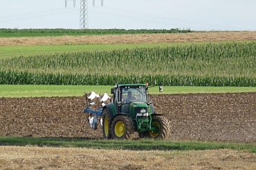 Żniwa, żniwa i po żniwach #żniwa #JohnDeere #traktor #kombajn #ciągnik #przyczepa #zboże #snopki