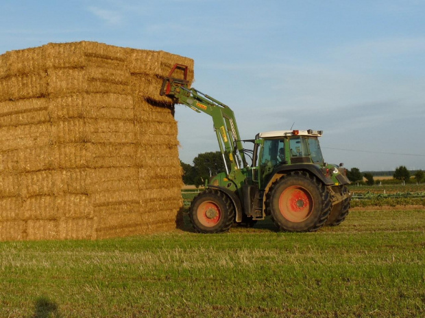 #żniwa #Fendt #traktor #ciągnik #snopki #presa #Claas #słoma