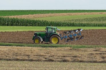 Żniwa, żniwa i po żniwach #żniwa #JohnDeere #traktor #kombajn #ciągnik #przyczepa #zboże #snopki