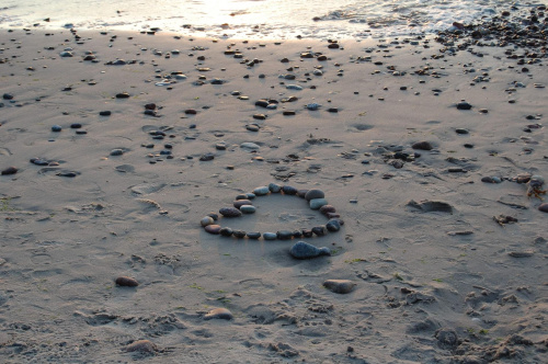 Ktoś szedł i zgubił serce na plaży w Jarosławcu.
