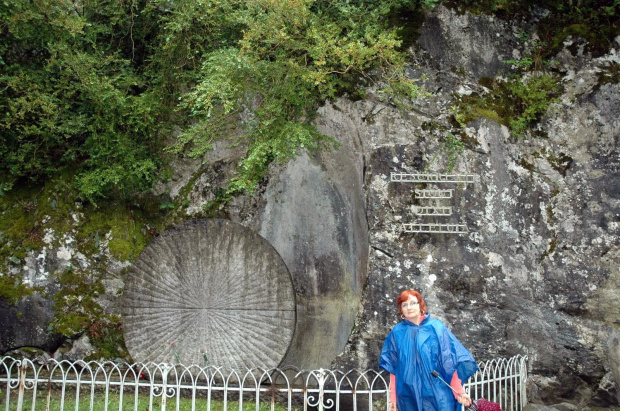 LOURDES-DROGA KRZYŻOWA #LOURDES #MIASTA #BAZYLIKI