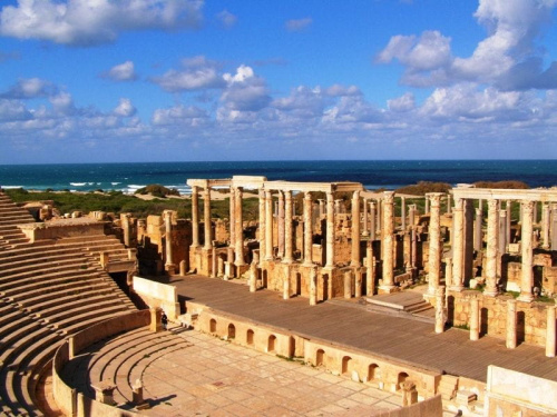 Teatr - Leptis Magna (Lubda) starorzymskie miasto z ok. II w. n.e.