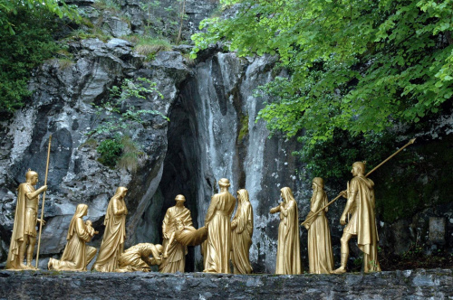 LOURDES-DROGA KRZYŻOWA #LOURDES #MIASTA #BAZYLIKI