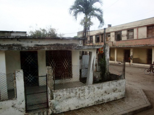Santa Clara - tak wygląda większość domów w mieście #Kuba #SantaClara