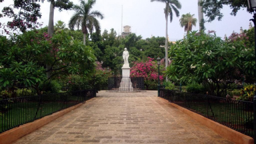 Hawana - Plac de Armas - Pomnik Simona Bolivara #Kuba #Hawana
