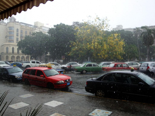 Hawańska ulica w deszczu #Kuba #Hawana