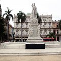 Hawana - Park Central - pomnik Jose Martiego, uwielbianego bohatera Kuby, poety, autora słów do znanej pieśni Guantanamera #Kuba #Hawana