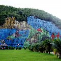 Dolina Vinales - Mural de la Prehistoria, malowidło ogromne wykonane na zlecenie samego Fidela w latach 60. Regularnie odnawiane :) #Kuba #Vinales