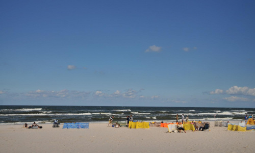 Dalekie, szerokie plaże Pogorzelicy