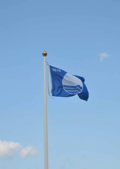 Flaga przynależności do najlepszych plaż w Europie - chluba Pogorzelicy