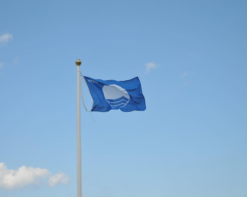 Flaga przynależności do najlepszych plaż w Europie - chluba Pogorzelicy