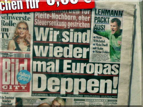 Po udzieleniu "pozyczki" dla Grecji, w lokalnej gazecie ukazal sie artykol o tytytule: " Znowu jestesmy europejskimi glupcami". Jak widac, spoleczenstwo nie poparlo transakcji ktora dokonal rzad.