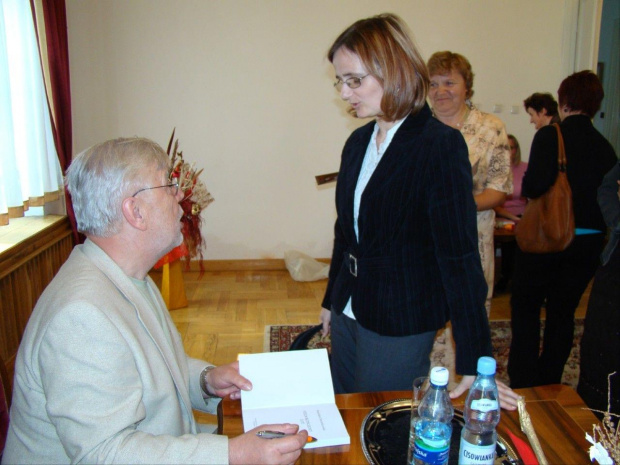 15 czerwca 2009 r. Powiatowa Biblioteka Publiczna w Rykach zorganizowała spotkanie ze Stanisławem Kwiatkowskim autorem powieści "Niedokończony lot" #Ryki #StanisławKwiatkowski #NiedokończonyLot