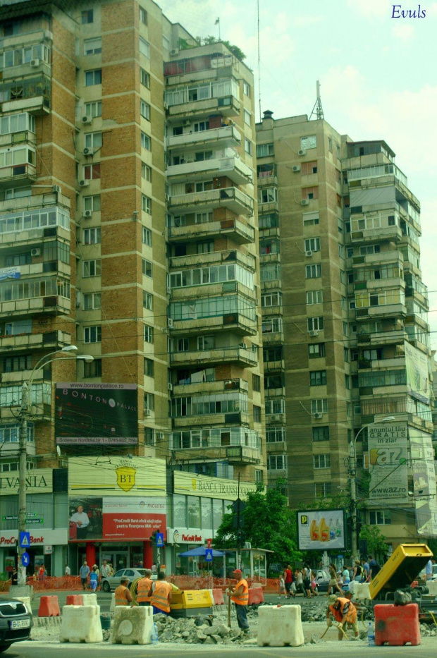 Blokowiska i remonty w Bukareszcie #Bukareszt #blokowisko #remont #Rumunia #miasto #stolica