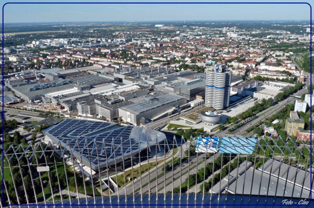 Panorama München... z prawej budynek dyrekcji BMW :)))