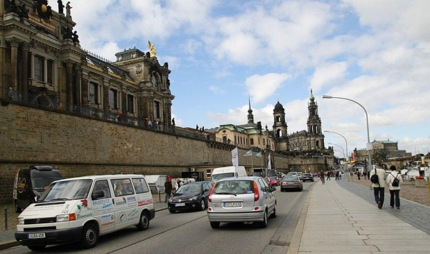 Drezno - Tarasy Brühla - promenada spacerowo-widokowa element trasy spacerowej wiodącej nad Łabą.
Zbudowane na pozostałościach drezdeńskich umocnień.