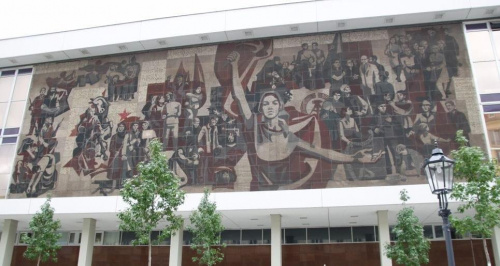 Mozaika na ścianie budynku z czasów NRD.