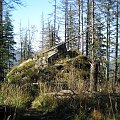 Gorce - jedna z licznych wychodni skalnych na północnych stokach Kudłonia #góry #beskidy #gorce #jesień #polany