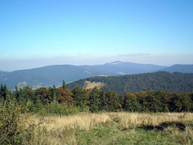 Gorce - widok z polany Adamówka na Mogielicę #góry #beskidy #gorce #jesień #polany