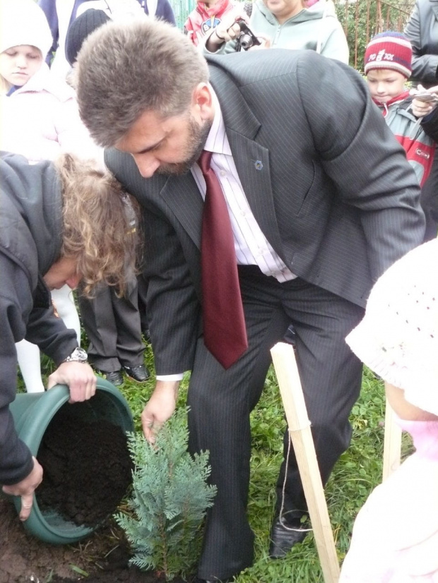 uroczystość pasowania na ucznia z udziałem ministra Z.Włodkowskiego, połączona z zasadzeniem drzew #Ślubowanie585Drzewa