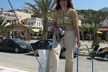 na wyspę Spinalonga można się dostać z wielu miejsc na Krecie, my wybrałyśmy miasteczko Elounda. #Elounda #WyspaSpinalonga #Kreta #morze #ZatokaMirambellou #lodzie #statki #fala