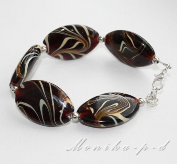 606B. Brązowo - kremowe owale lampwork - bransoletka 18-19cm
owale 17 / 31mm
wykończenie posrebrzane